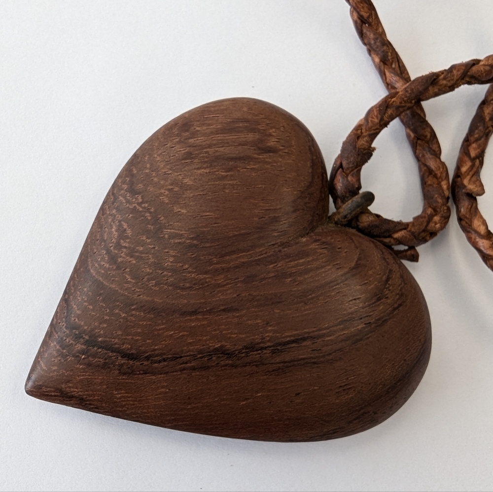 VTG LARGE WOOD HEART W/LEATHER NECKLACE - Picture 4 of 8